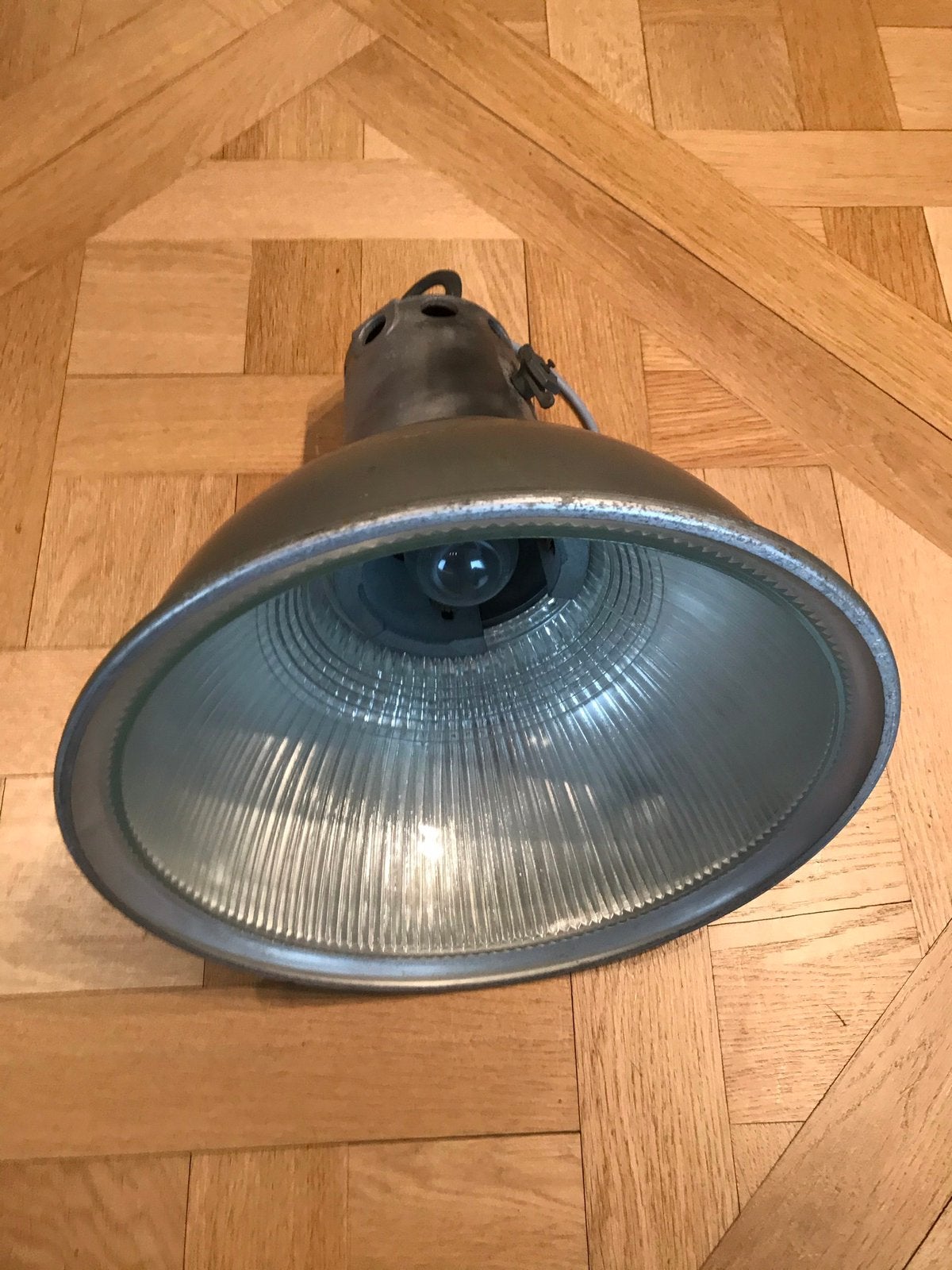 2 Oude fabriekslampen, Huis en Inrichting, Ophalen, Gebruikt, E27 (groot), Fabriekslamp