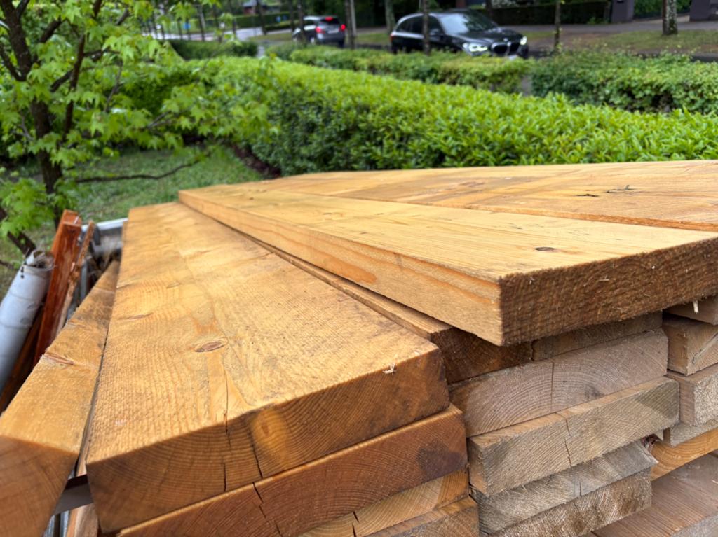 Lot planken 50 stuks, Doe-het-zelf en Bouw, Hout en Planken, Ophalen, Zo goed als nieuw