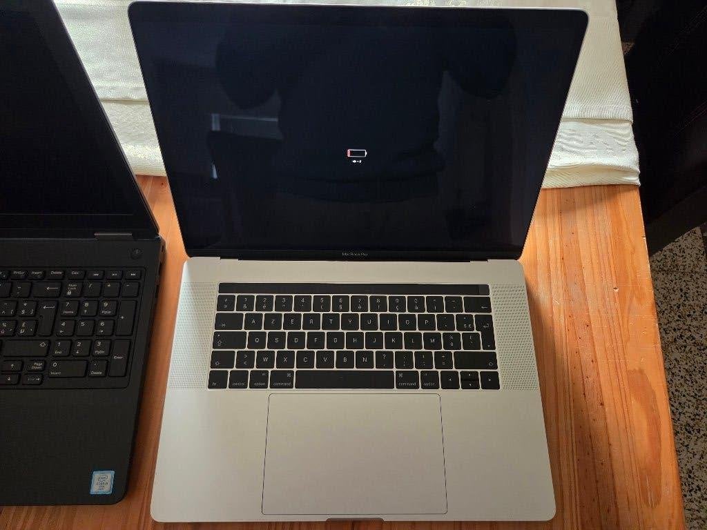 Apple MacBook en een Dell-laptop voor onderdelen, Computers en Software, Ophalen, Gebruikt, MacBook
