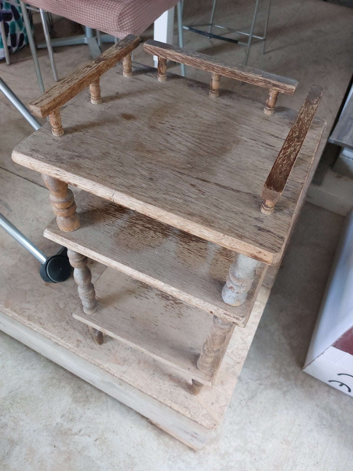Petit meuble pour déposer une plante en bois ancien., Huis en Inrichting, Woonaccessoires | Kisten, Ophalen