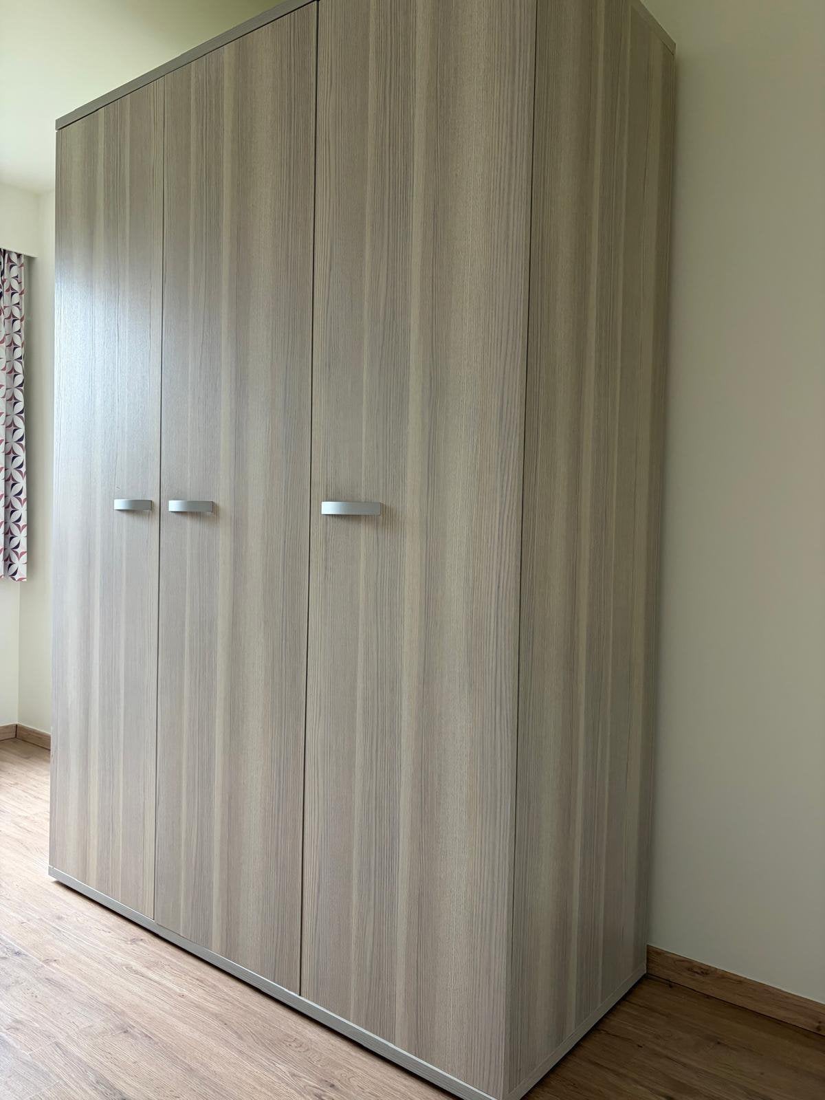 Complete slaapkamer in grijze essenhoutlook, Huis en Inrichting, Ophalen, Gebruikt