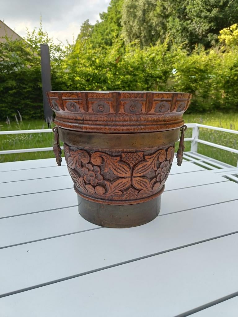 Pot de fleurs en bois, Enlèvement