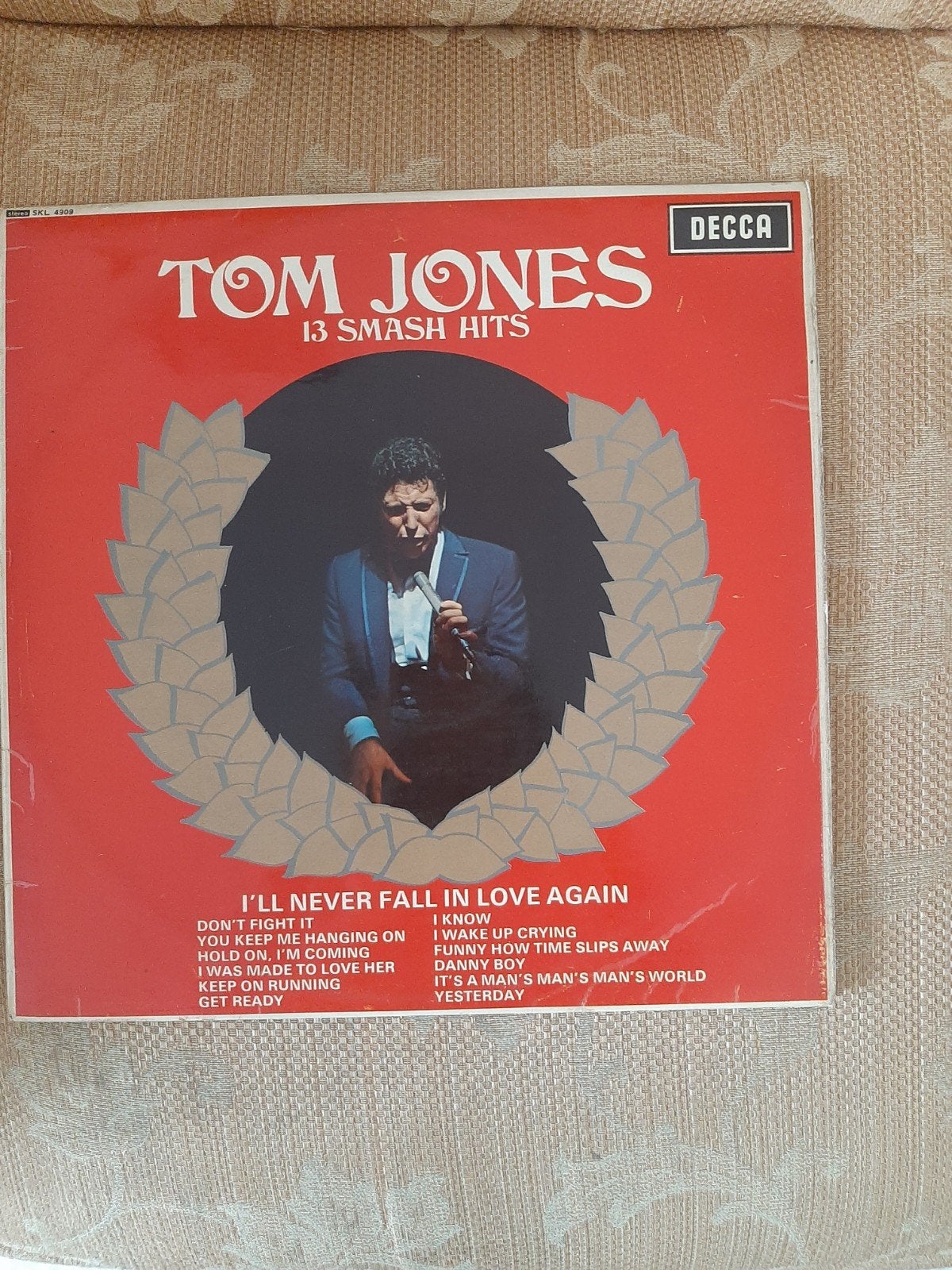 tom jones, Enlèvement ou Envoi