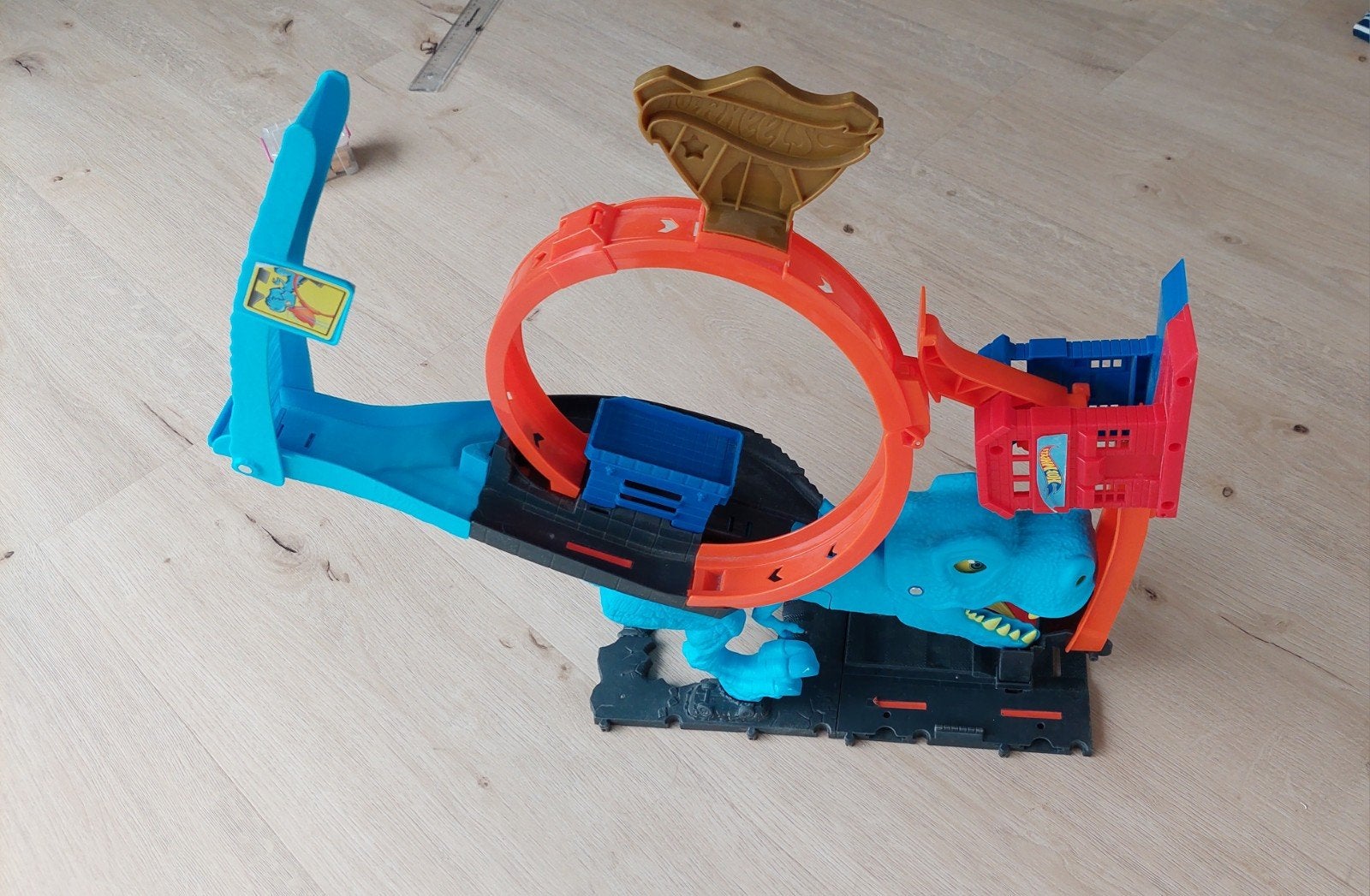 Hot Wheels City T-Rex Chomp Down, Enfants & Bébés, Jouets | Circuits, Comme neuf, Circuit, Manuelle, Hot Wheels, Avec looping