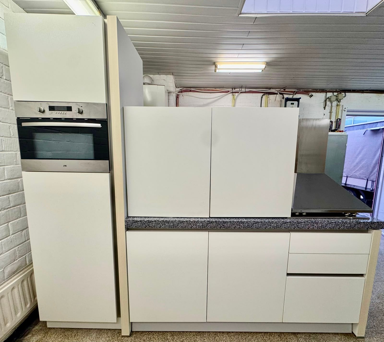 Cuisine blanche moderne avec appareils électroménagers, Enlèvement, Comme neuf