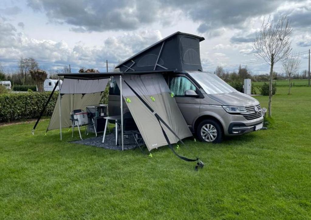 Volkswagen California T6.1 Ocean ACC Automatique 4x4 150 CV, Caravanes & Camping, Camping-cars, Particulier, jusqu'à 4, Modèle Bus ou Fourgon aménagé