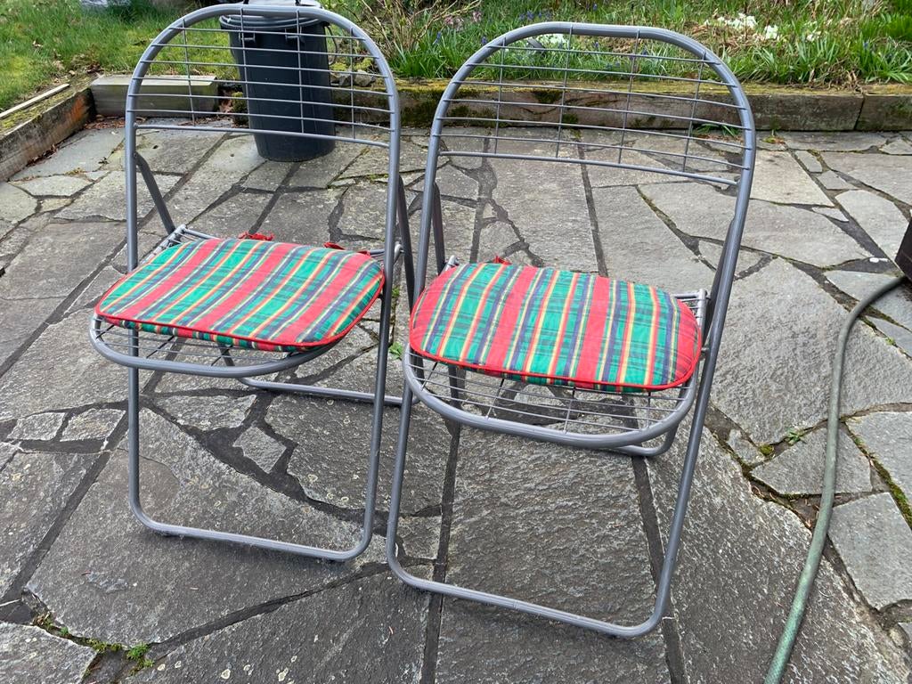 2 gelakte metalen vouwstoelen, Tuin en Terras, Ophalen, Zo goed als nieuw