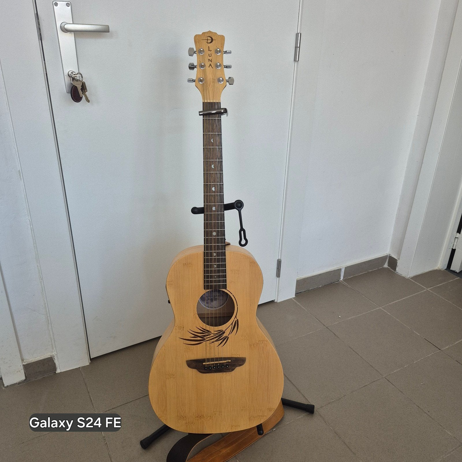 Guitare électro-acoustique de salon Luna, Enlèvement ou Envoi, Comme neuf, Guitare Western ou Guitare Folk, Avec capteur (piezo)