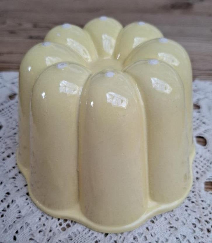 Brocante lichtgele puddingvorm, Enlèvement ou Envoi