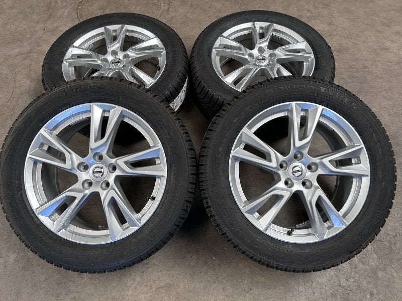 NIEUW 18 inch originele velgen + winterbanden Volvo XC40, Autos : Pièces & Accessoires, Neuf, Pneus et Jantes, Pneus hiver, Véhicule de tourisme