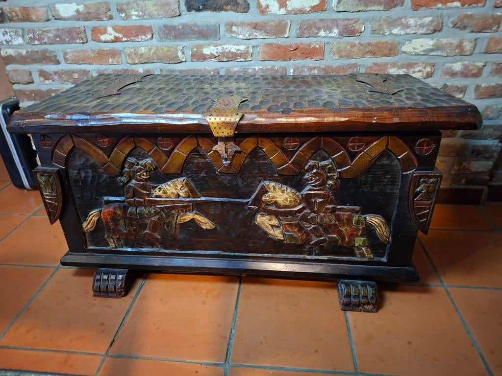 Grote oude massief houten kist steekspel jousting, Antiek en Kunst, Ophalen