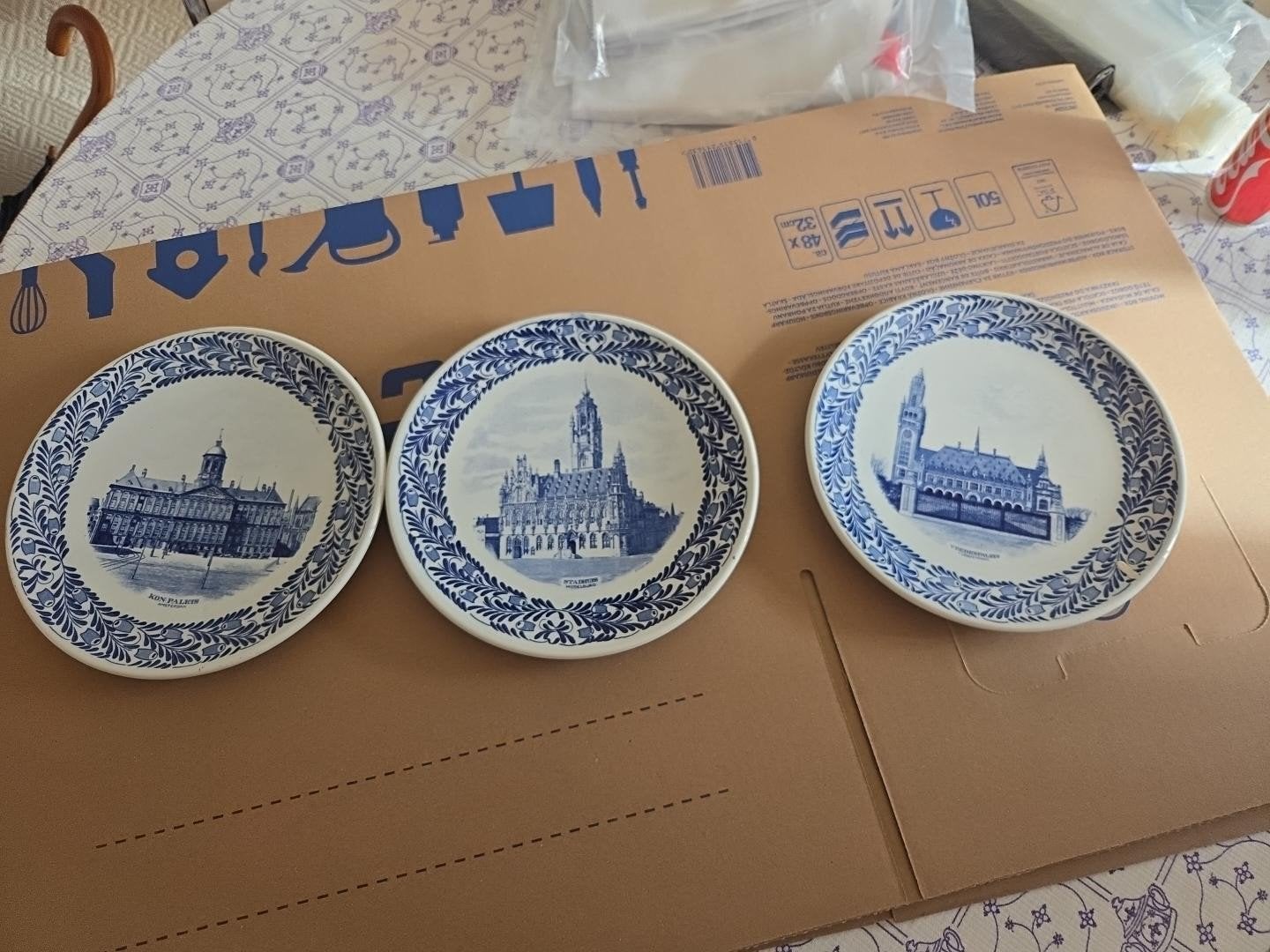 assiettes vintage, Enlèvement