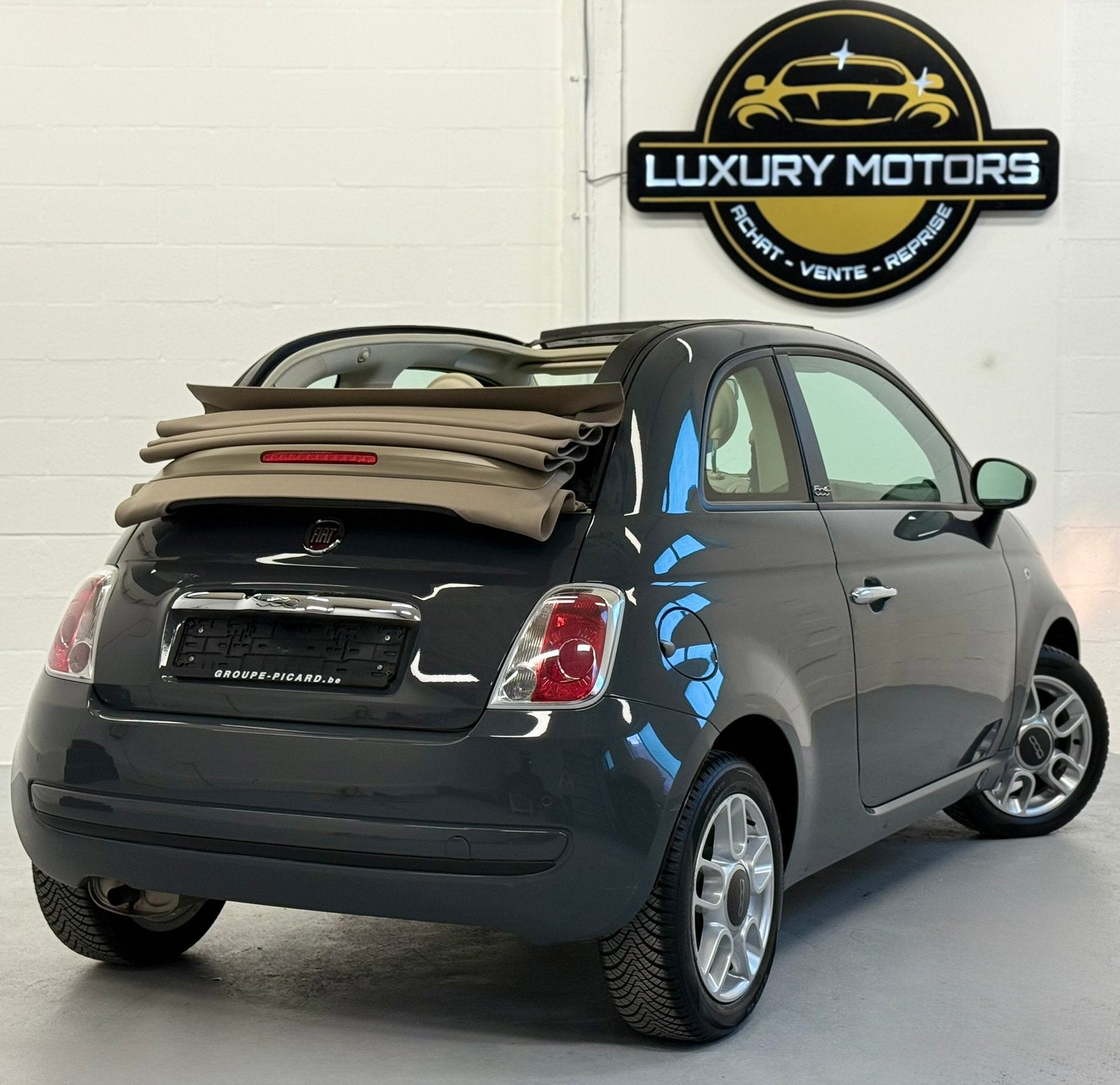 FIAT 500 CABRIOLET 30.000KM NIEUWSTAAT 1E EIGENAAR, Auto's, Voorwielaandrijving, Stof, Beige, Cabriolet