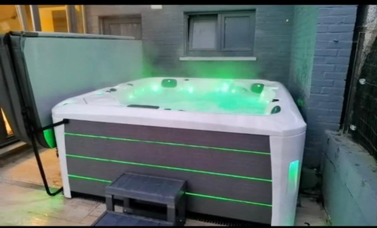 Poseidon spa 5 places, Jardin & Terrasse, Enlèvement, Utilisé, Fixé