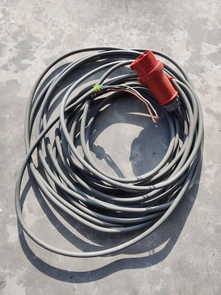 Verlengkabel - XVB 5G2,5 met 5-polige CEE plug, Doe-het-zelf en Bouw, Elektriciteit en Kabels, Ophalen, Zo goed als nieuw, Kabel of Snoer