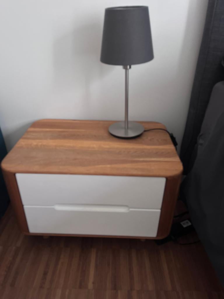 Modern houten nachtkastje + lamp, Huis en Inrichting, Ophalen, Zo goed als nieuw