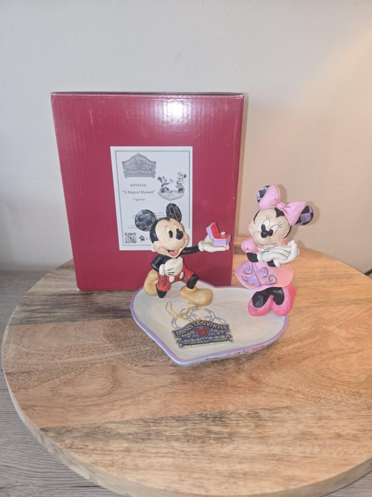 Disney Traditions A Magical Moment Mickey & Minnie, Enlèvement ou Envoi