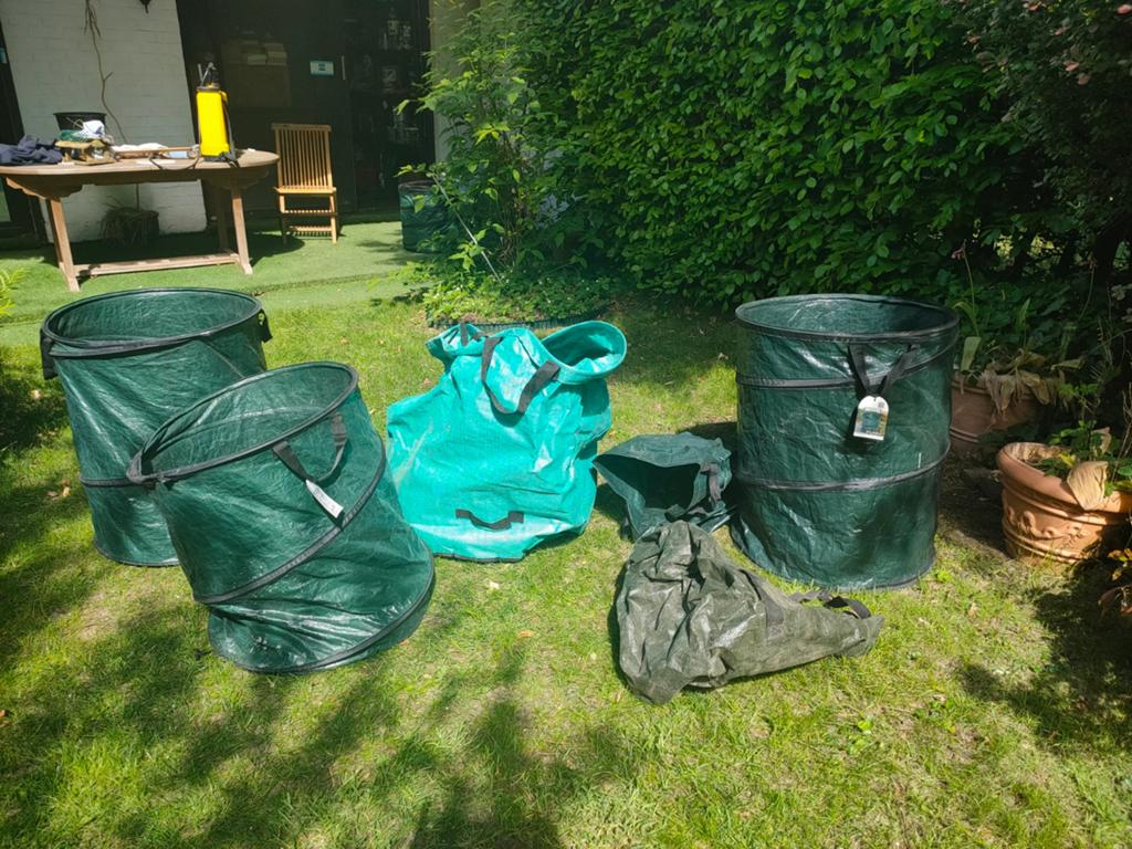 Sacs de jardin, Ophalen