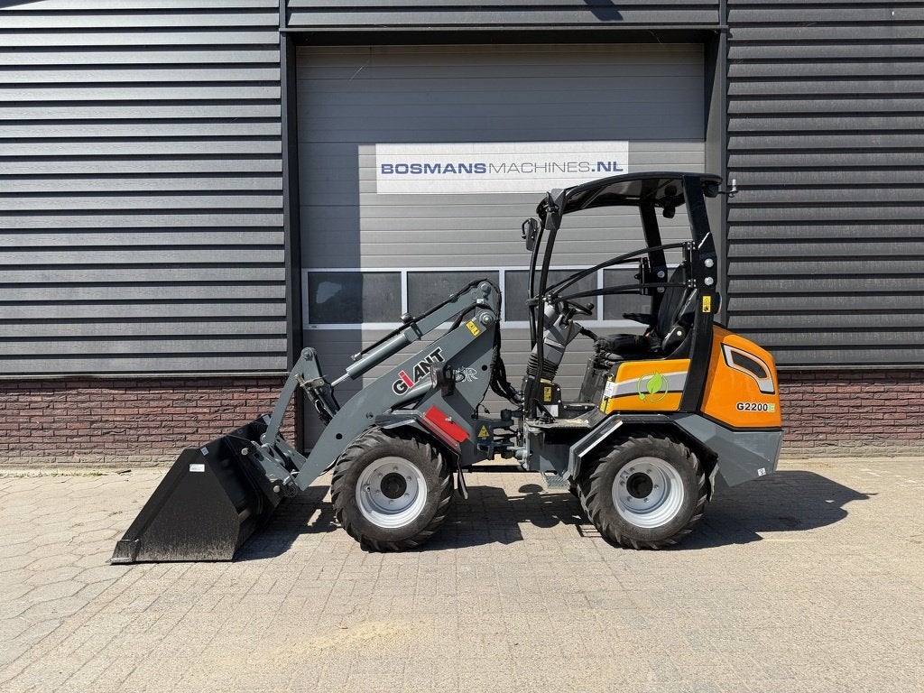 Giant G2200 E minishovel / kniklader ELEKTRISCH 2021, Tobroco, Info@tobroco.nl, Sprendlingenstraat 57
5061 KM  Oisterwijk, NL