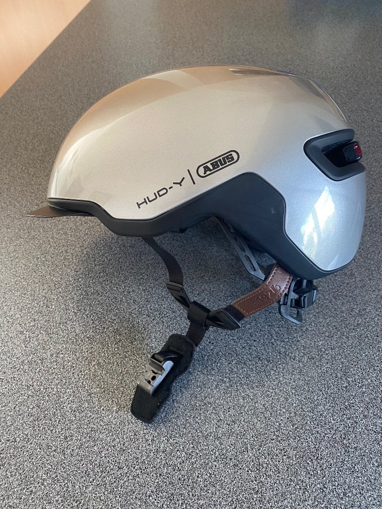 Fietshelm Abus Hud-Y met ingebouwd achterlicht, Zo goed als nieuw, ABUS, Heer of Dame, Ophalen