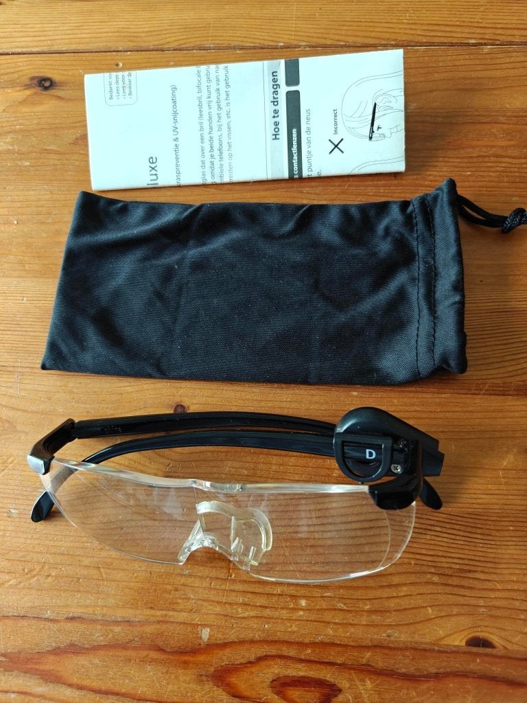 Vergrotende Bril Met LED!, Hobby en Vrije tijd, Vergrootglazen, Loepen en Loeplampen, Ophalen of Verzenden, Zo goed als nieuw