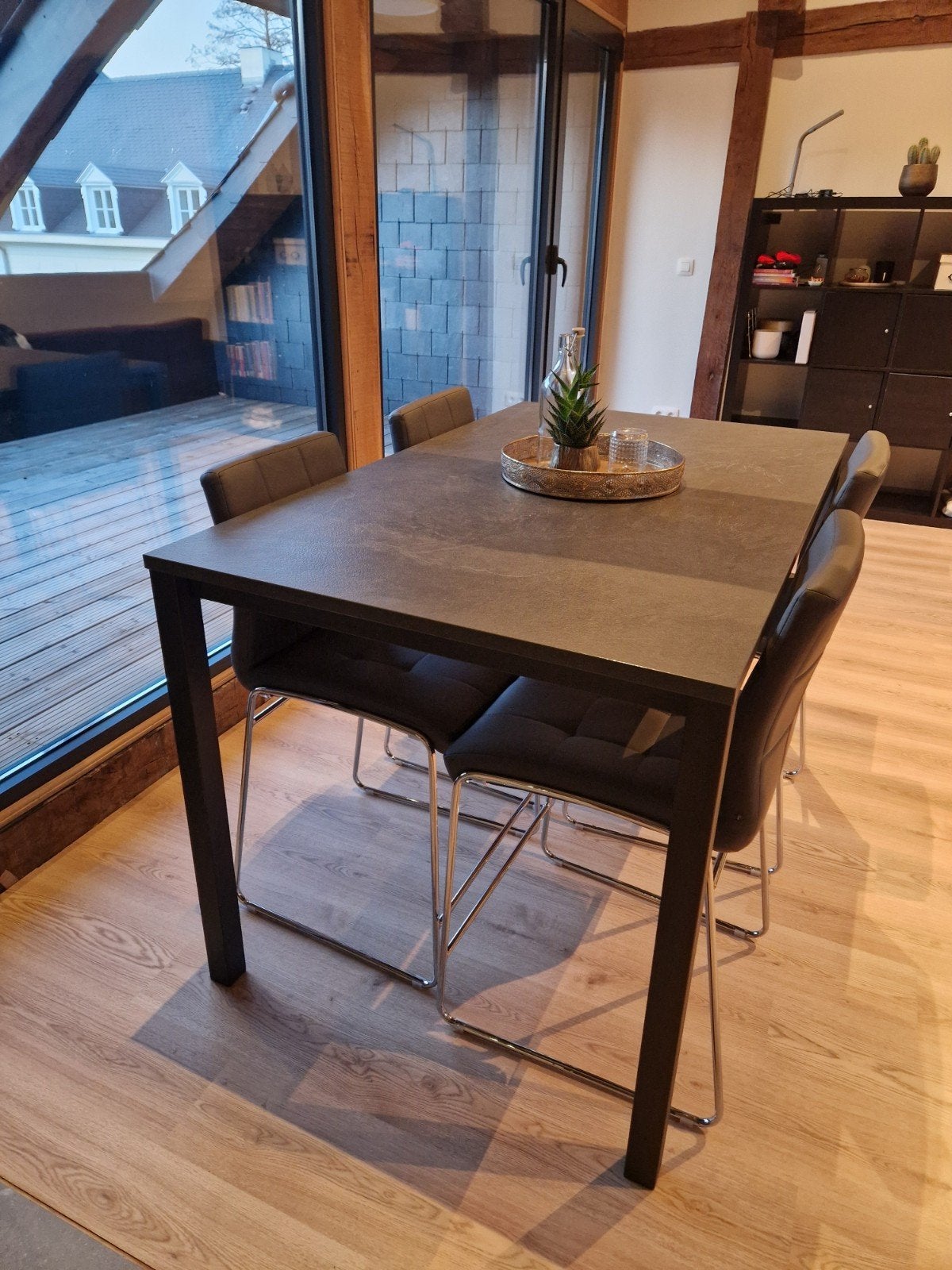 Hoge tafel met 4 stoelen, Ophalen