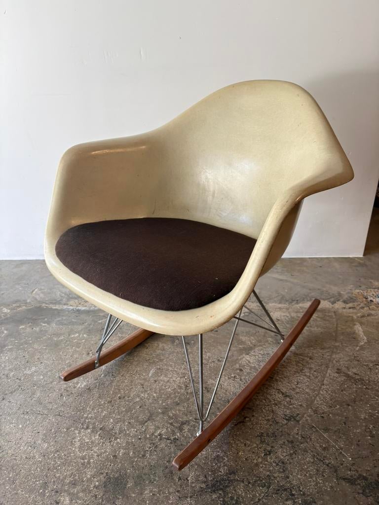 RAR Eames Rocking Chair vintage, Enlèvement