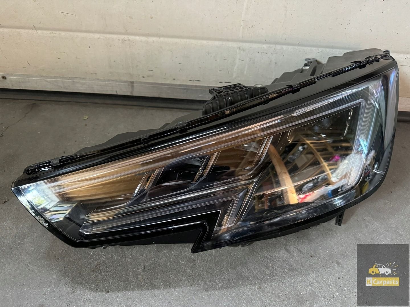 8W0.941.035 Audi A4 RS4 Matrix linkerlamp, Gebruikt, AUDI AG, Auto-Union-Strasse 1
85045  Ingolstadt, DE, Audi