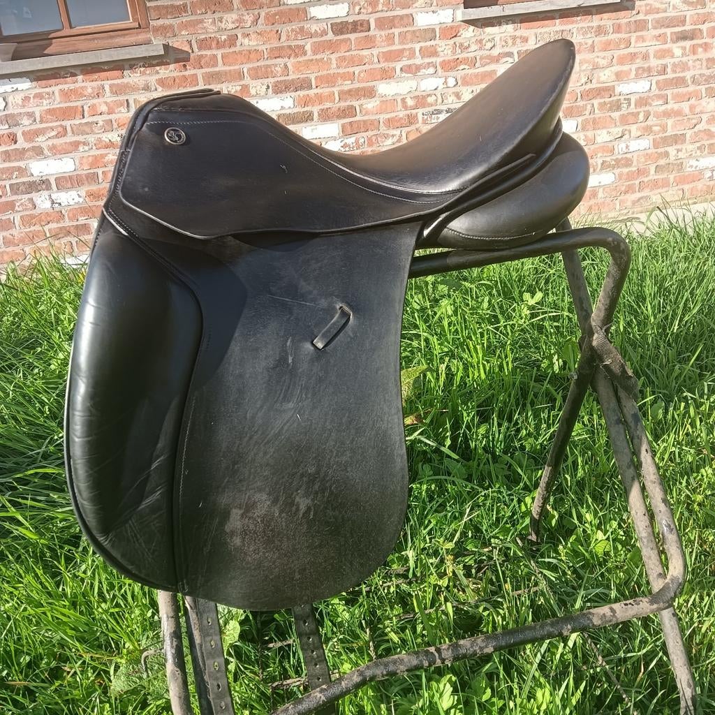 Selle dressage 17,5, Animaux & Accessoires, Chevaux & Poneys | Selles, Dressage