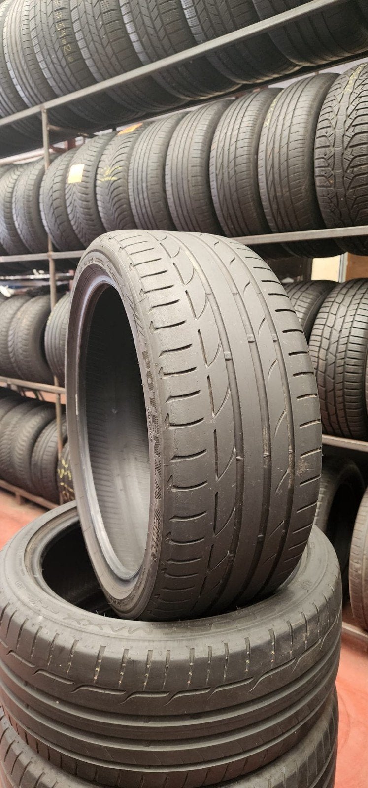 225/40R19 Bridgestone top qualité avec montage et équilibrag, Autos : Pièces & Accessoires, Enlèvement