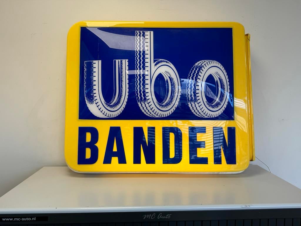 Ubo Tires, ancienne boîte à lumière publicitaire, Collections, Enlèvement ou Envoi, Utilisé, Table lumineuse ou lampe (néon)
