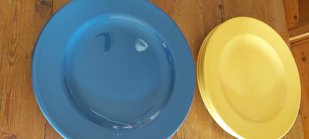 8 Grandes assiettes, Enlèvement, Comme neuf, Céramique, Assiettes(s)