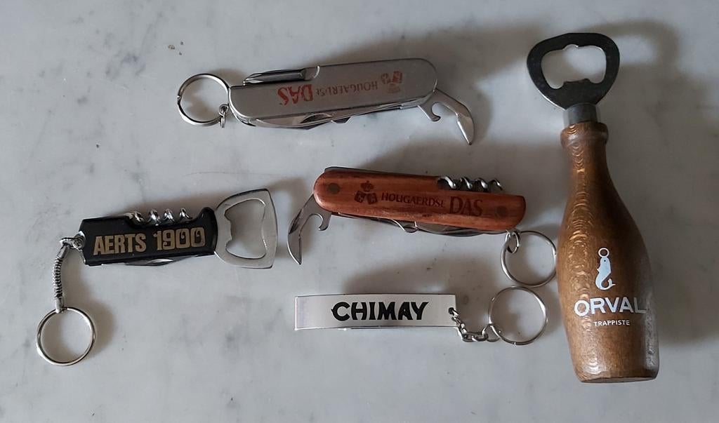 aftrekker/ sleutelhanger
2 Hoegaerdse das, orval,chimay, Verzamelen, Ophalen of Verzenden