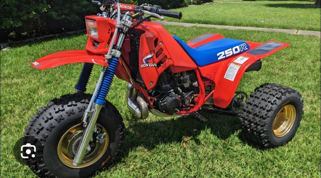 Honda ATC 250R '85 '86 recherchée, Particulier