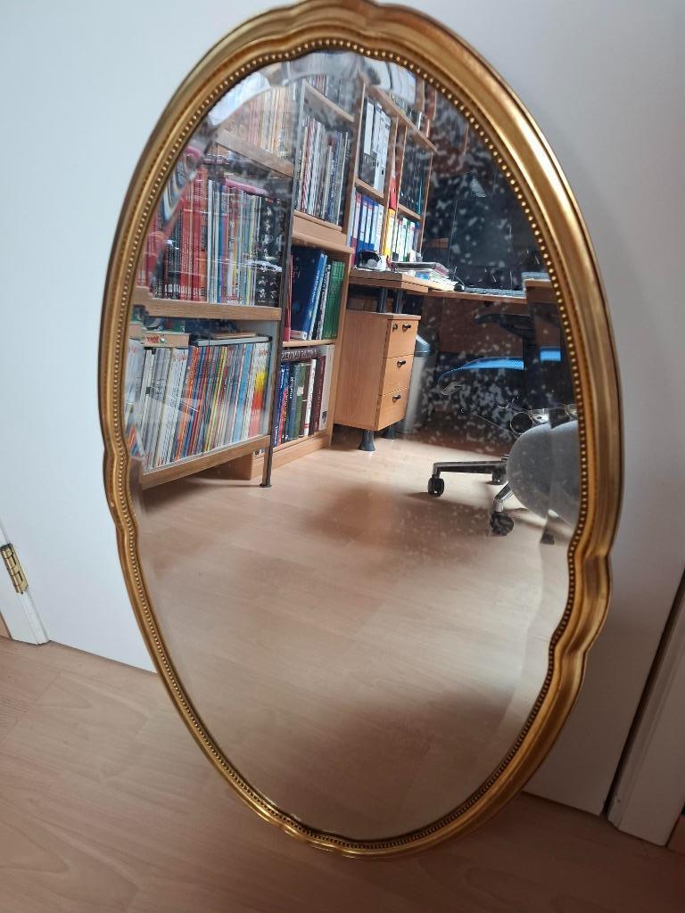 Miroir ovale ancien, Enlèvement, Ovale