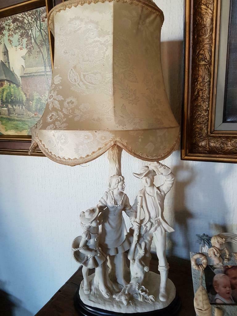 Lampe ancienne pied personnages, Enlèvement