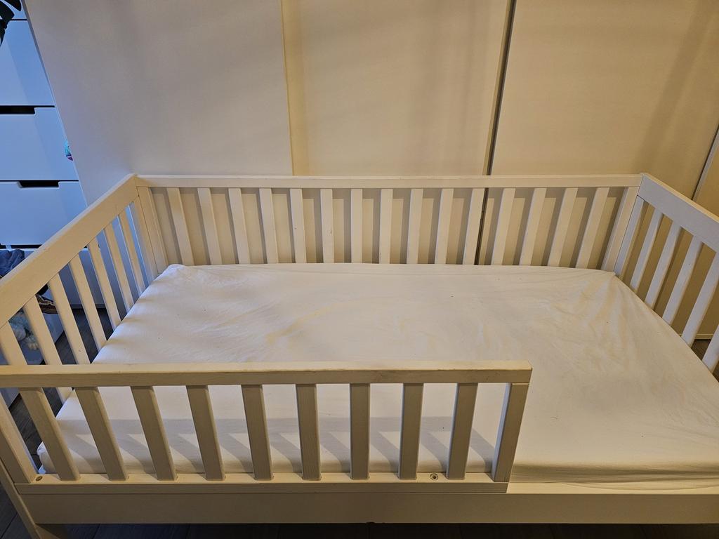 Kleuterbed, Kinderen en Baby's, Ophalen, Zo goed als nieuw, Matras