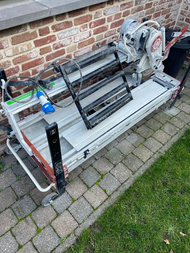 RAIMONDI TEGELZAAGMACHINE, Ophalen, Zo goed als nieuw