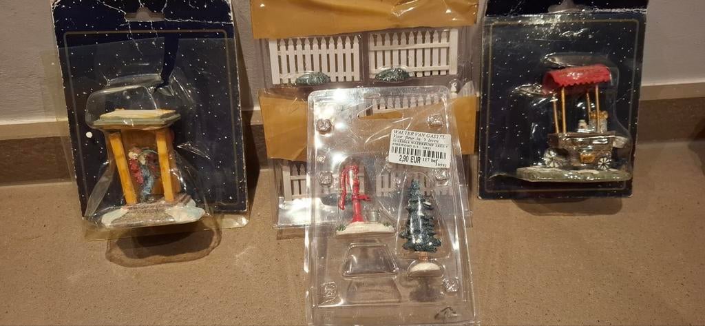 Kerstdorp te decoreren met telefooncel, hekjes, ... € 8, Ophalen of Verzenden