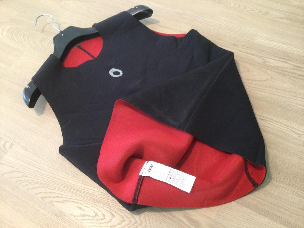 2,5mm neopreen ondervestje size L aan 15€ - Ecocheques, Enlèvement ou Envoi, Comme neuf, Combinaison de plongée