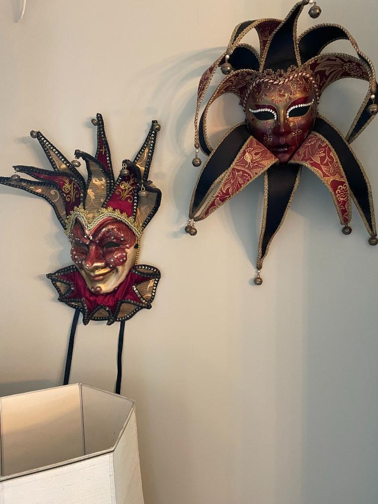 venetiaans masker met de hand gemaakt, Ophalen
