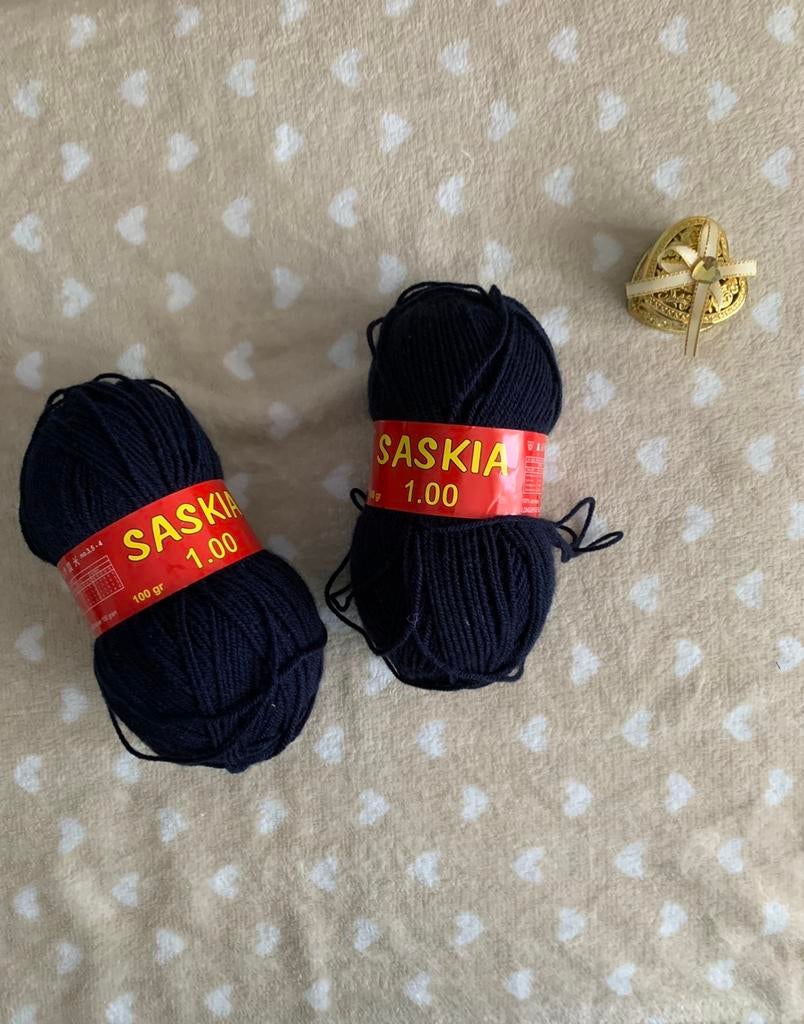 2 pelotes laine bleu marine, Neuf, Tricot, Laine ou Fils