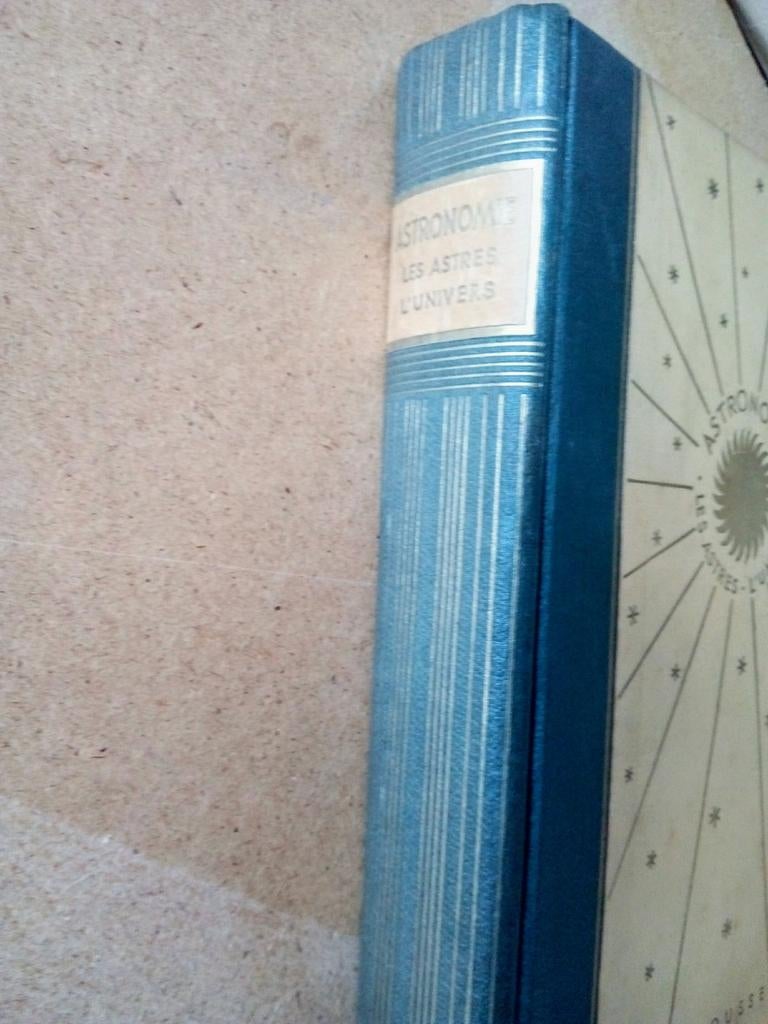 Larousse. Astronomie Les Astres L'Univers, Enlèvement ou Envoi