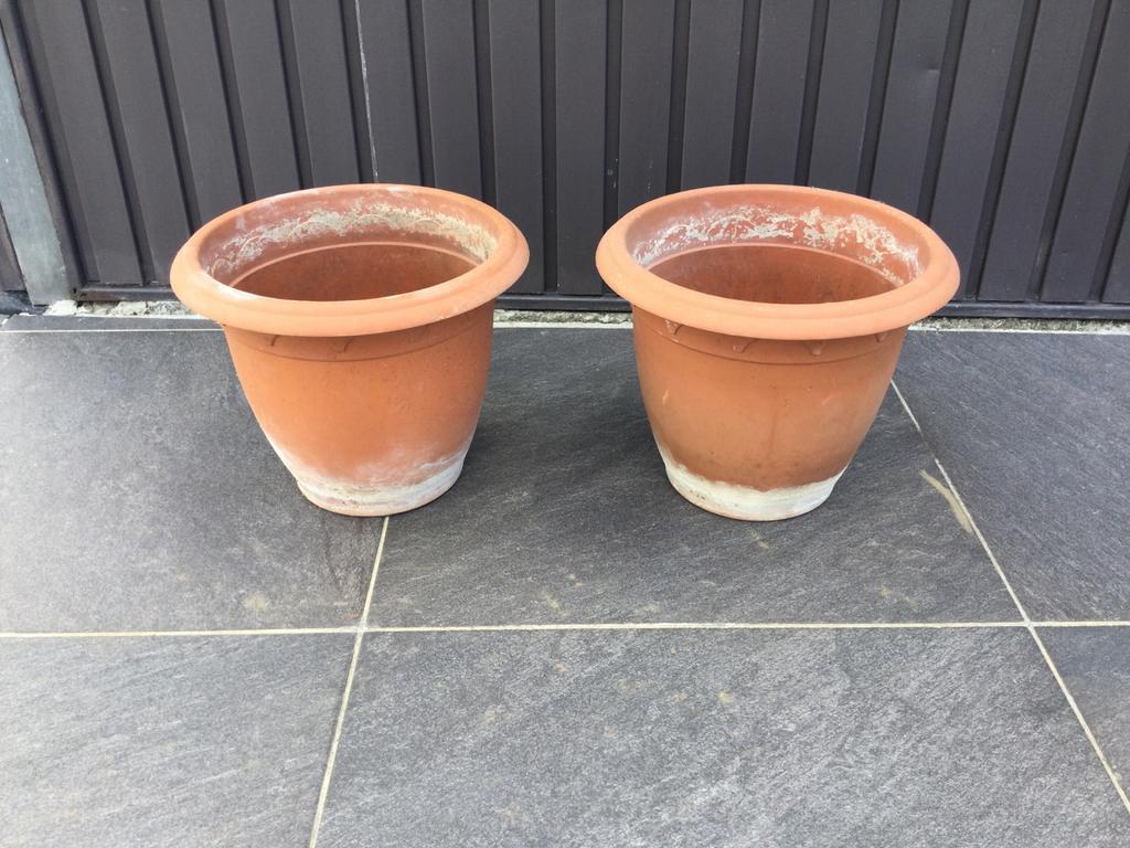 2 Bloempotten in plastiek - terracottakleurig, Tuin en Terras, 25 tot 40 cm, Kunststof, Gebruikt, Rond