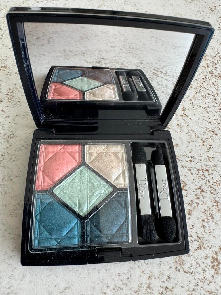 Palette de fards à paupières Dior, Bijoux, Sacs & Beauté, Maquillage, Enlèvement ou Envoi, Autres couleurs, Comme neuf