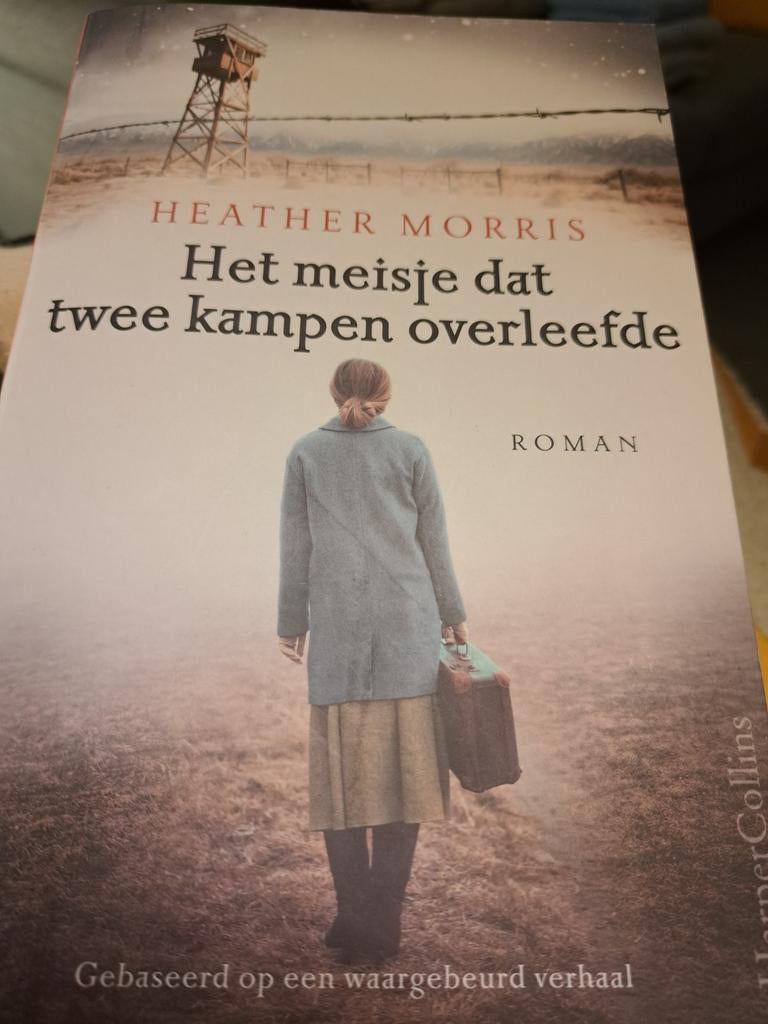 Heather Morris - Het meisje dat twee kampen overleefde, Ophalen of Verzenden, Zo goed als nieuw, Heather Morris