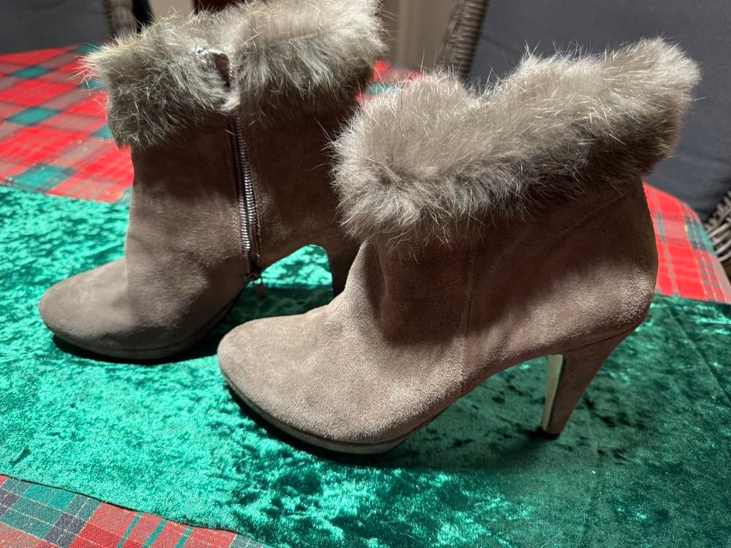 Daim laarsjes met pels Maat 40, Kleding | Dames, Pumps, Bruin, Ophalen of Verzenden, Zo goed als nieuw