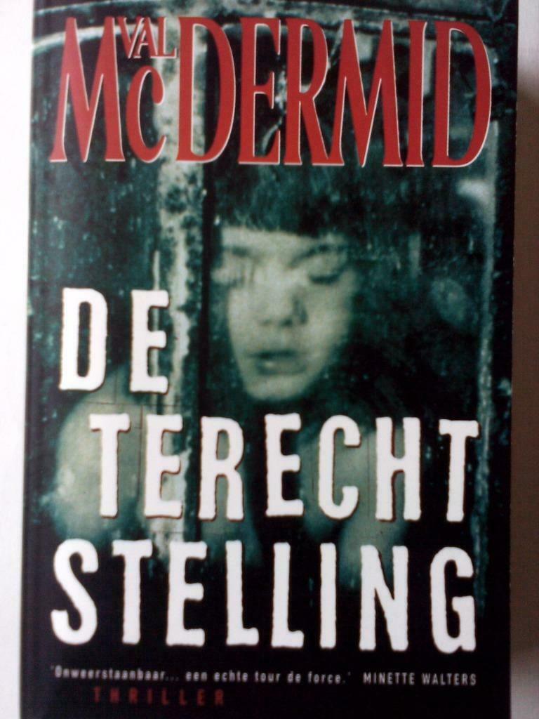 DE TERECHTSTELLING. Thriller. Val McDermid., Ophalen of Verzenden, Zo goed als nieuw