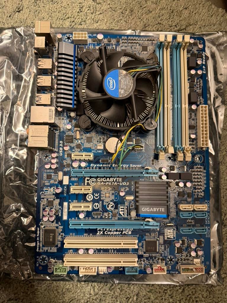 Gigabyte moederbord met Intel processor, Computers en Software, Moederborden, Gebruikt, DDR3, Ophalen of Verzenden, ATX