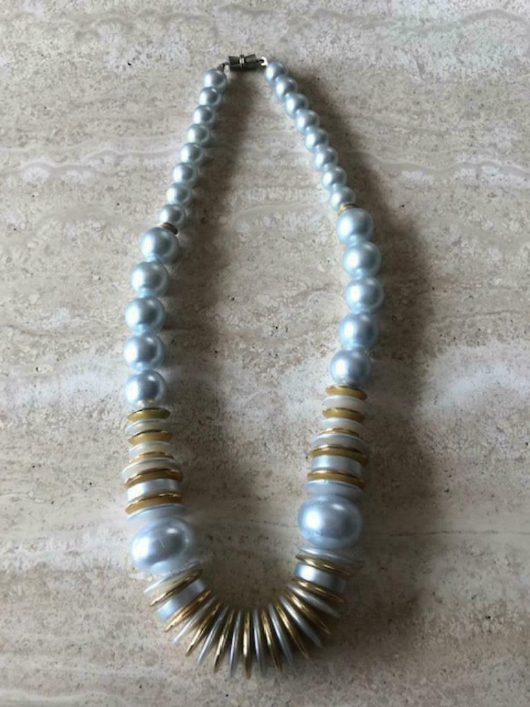 Nieuwe retro halsketting - lichtblauw/goudkleurig (zn2430), Handtassen en Accessoires, Kettingen, Ophalen of Verzenden, Zo goed als nieuw
